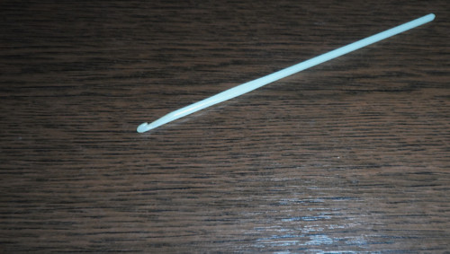 Plastový HÁČEK na háčkování 13,5 cm • GEMF 3
