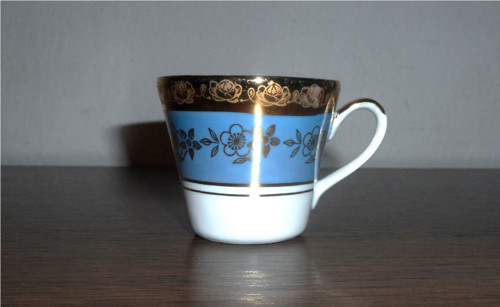 Porcelánový ŠÁLEK zlacený, květiny