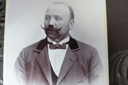S knírem ... kabinetní fotografie Přerov