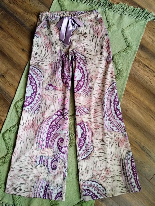 Široké nohavice s vreckami / paisley