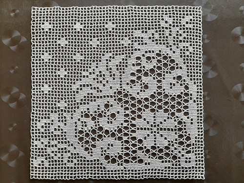 Háčkovaný čtverec 35-37 cm