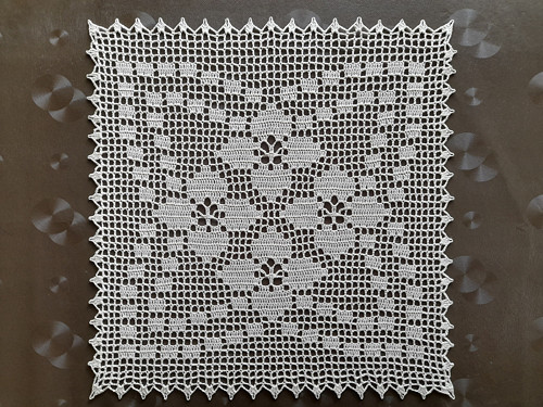 Háčkovaný čtverec 35-37 cm