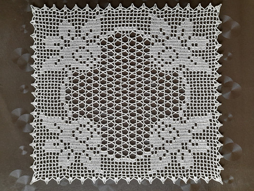 Háčkovaný čtverec 35-37 cm