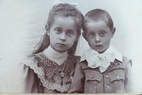 Sourozenci...stará kabinetní fotografie