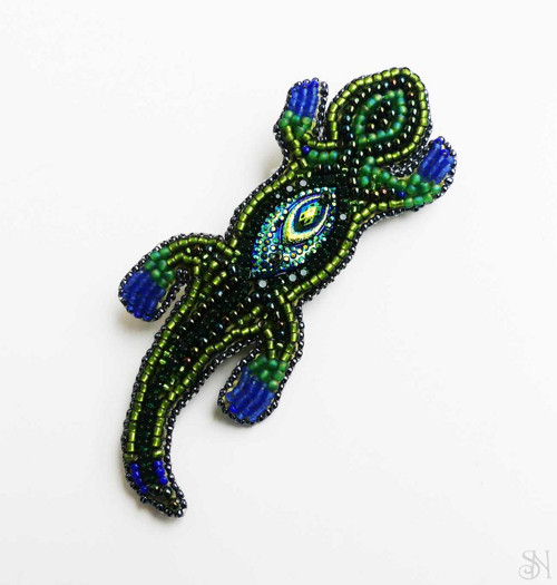 Handmade šitá korálková brošňa jašterica