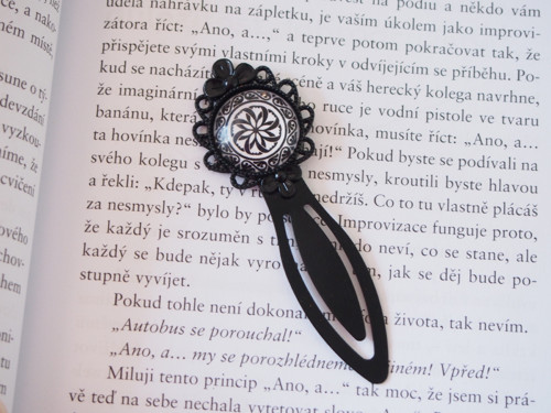 Záložka s černobílou mandalou