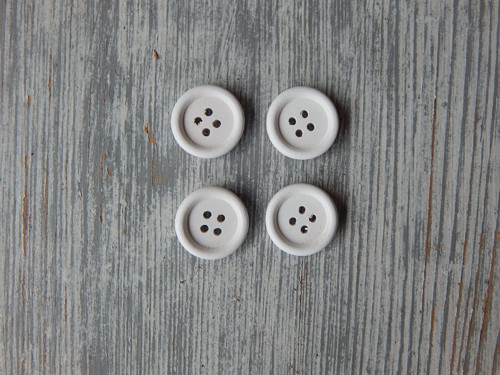 Knoflík dřevěný 2 cm 15 kusů bílý