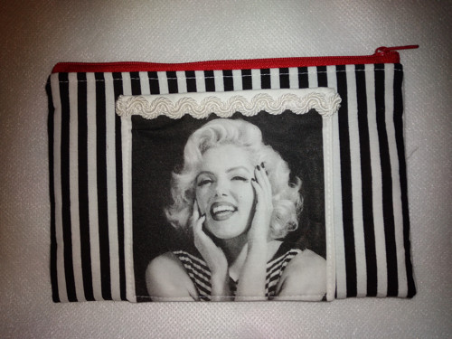 Taštička Marilyn s kapsičkou 19x13cm