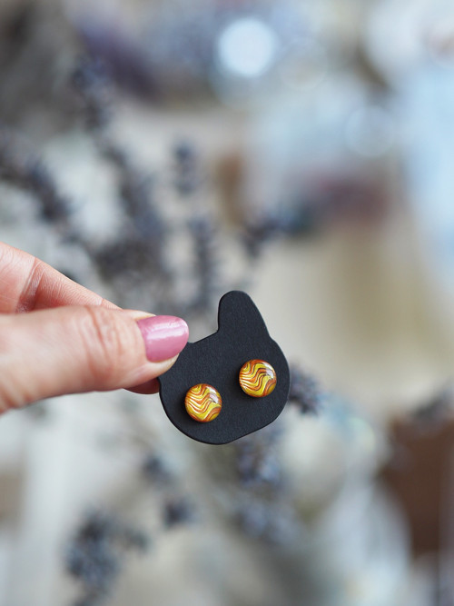 Abstraktní žluto-oranžové náušnice - pecky