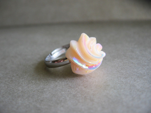 Apricot Icecream, prsten