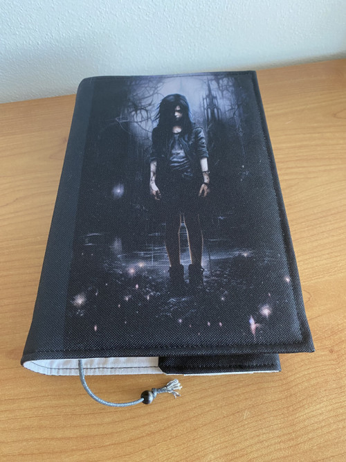 Nepromokavý obal na knihu - Gothic-dívka v černém