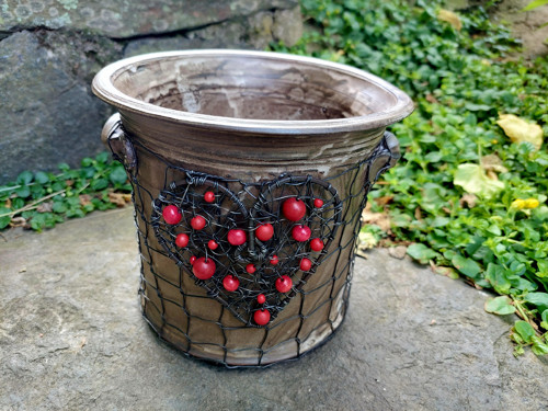 Celodrátovaný květináč se srdcem — foto 1