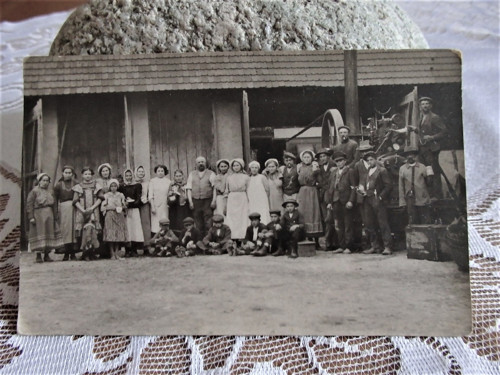 Po mlácení obilí - fotopohlednice