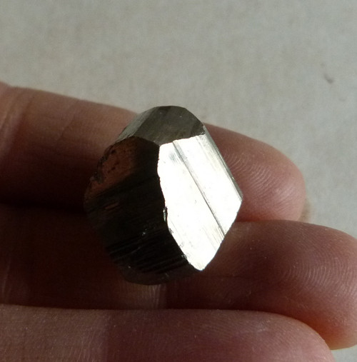 Pyrit krystal - 2 cm (P2) — foto 1