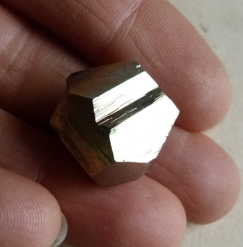 Pyrit krystal - 1,8 cm (P5)