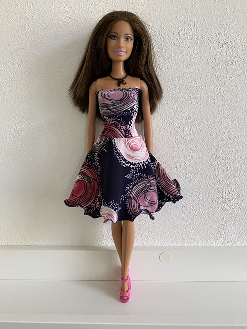 Šaty na panenku Barbie — foto 1