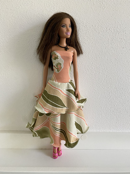 Šaty na panenku Barbie