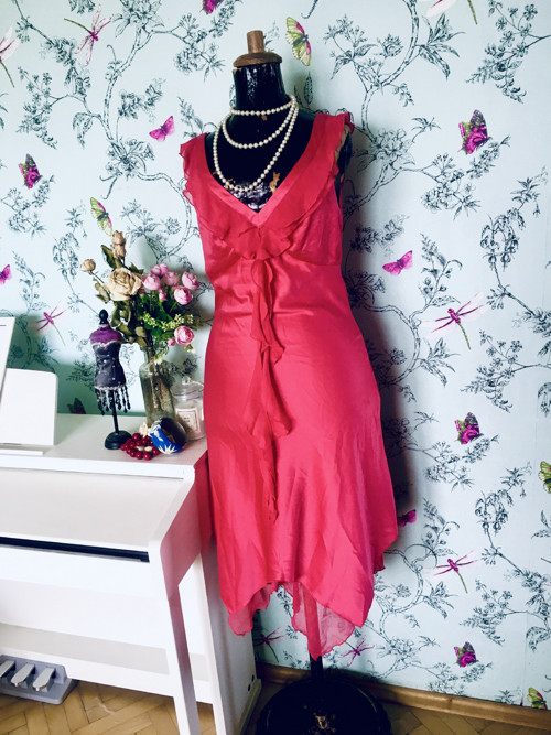 Śaty malinové v hedvábí — foto 1