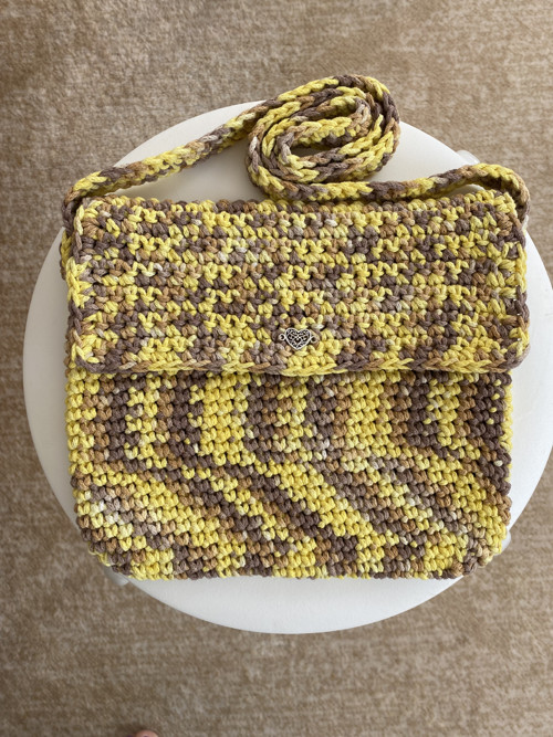 Crossbody kabelka vodstínech žluté a hnědé