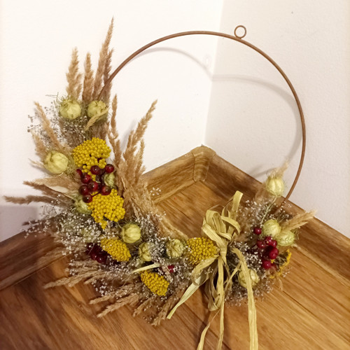 Podzimní věnec na obruči s travinami