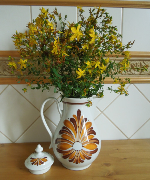 Retro pěkná porcelánová konvice