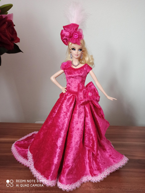 Šaty pro Barbie — foto 1