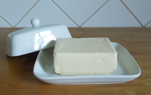 Porcelánová dóza na máslo