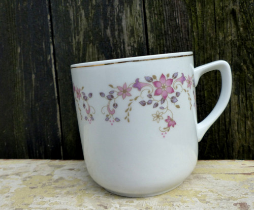 Popínavé...retro hrnek, porcelán Loket, ČSSR