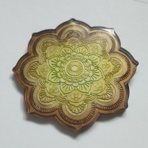 Podtácek z pryskyřice perleťová mandala 2