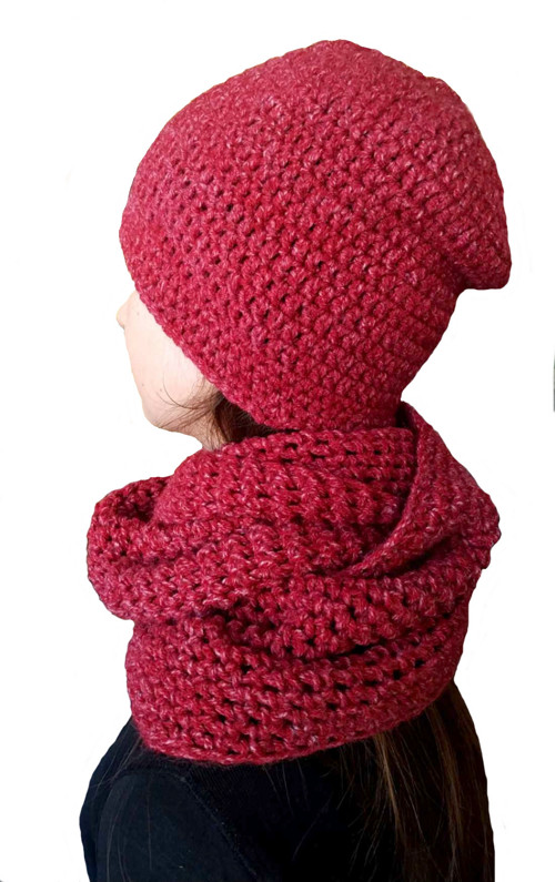 Malinově červená souprava — foto 1