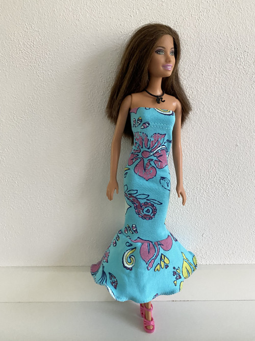 Šaty na panenku Barbie