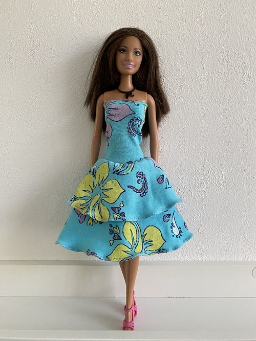 Šaty na panenku Barbie — foto 1