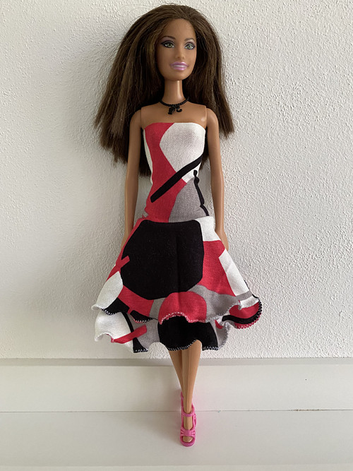 Šaty na panenku Barbie — foto 1