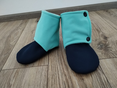Capáčky ze softshellu s protiskluzem — foto 1
