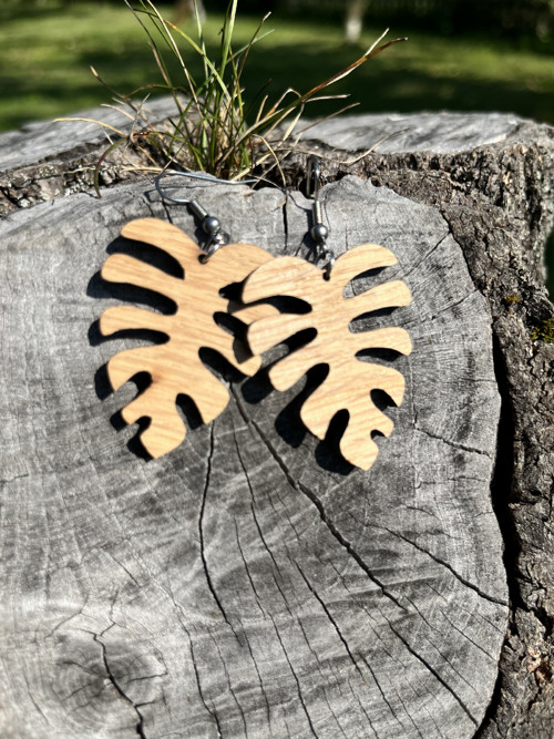 Visací dřevěné náušnice Monstera