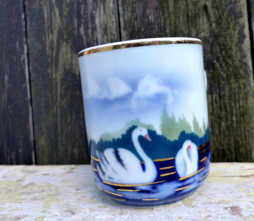 Labutě...starožitný porcelánový hrnek