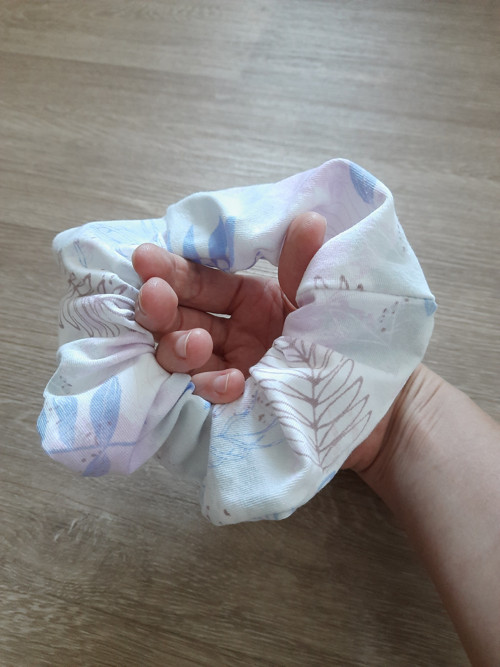 Bavlněná gumička do vlasů s motivem listů