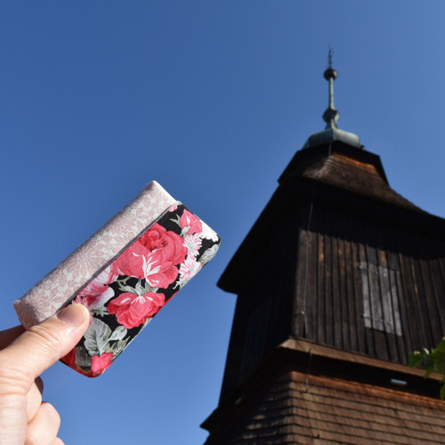 "Kapesníkovník" - Růže na tmavé — foto 1