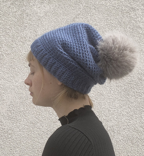 Čepice s bambulí z příze s 20% podílem merino vlny