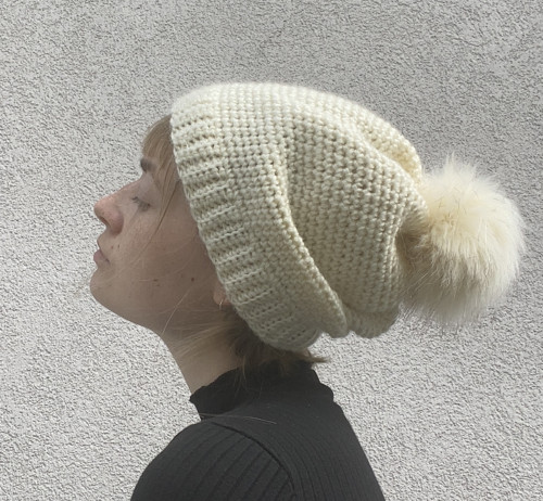Čepice s bambulí s 20% podílem merino vlny