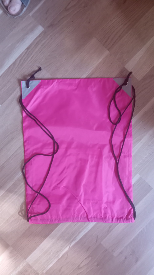 Růžový batoh na záda