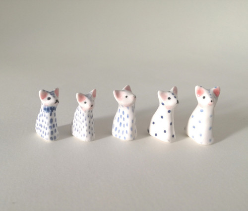 Mini kočka porcelánová — foto 1