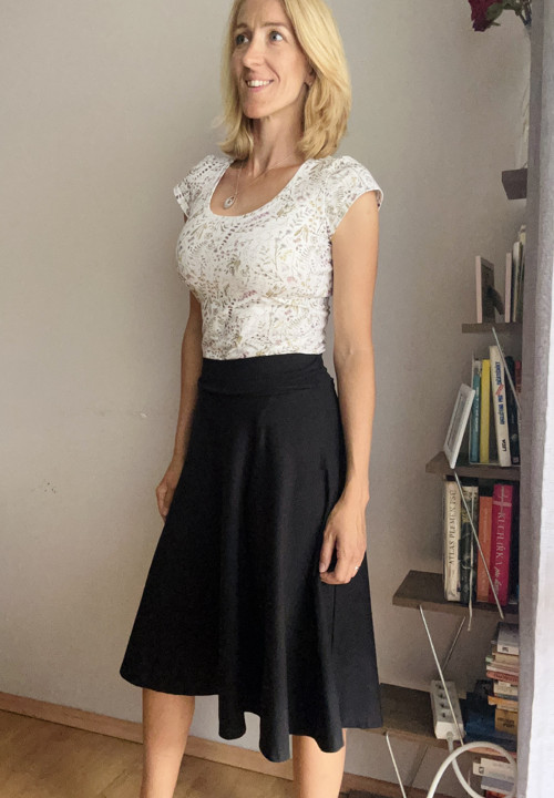 Půlkolová sukně — foto 1