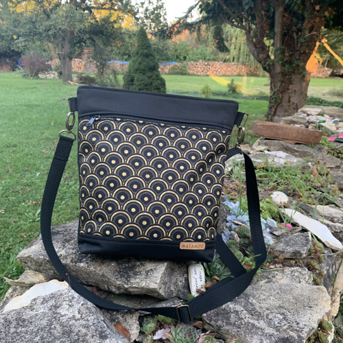 Crossbody kabelka - Elegance se zlatou