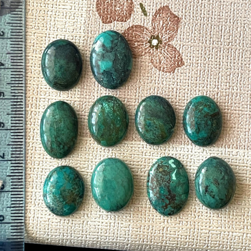 Tyrkys kabošon ovál /16x12 - 20x15 mm
