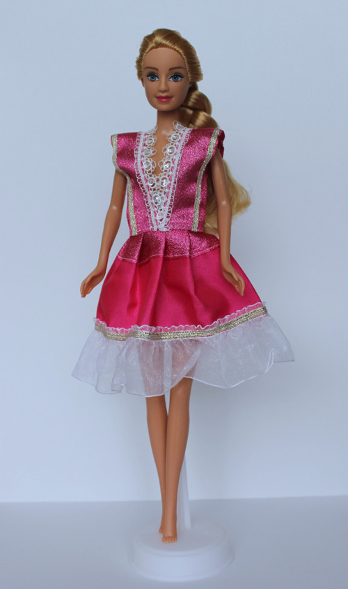 Šaty pro Barbie