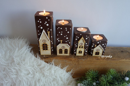 Dřevěné adventní svícny-hnědé s přírodními domečky