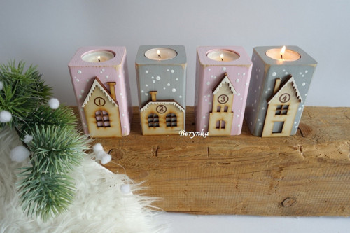 Dřevěné adventní svícny - růžové a šedé s domečky