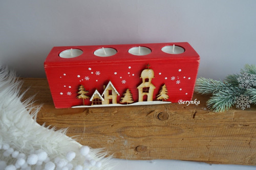 Dřevěný adventní svícen s vesničkou