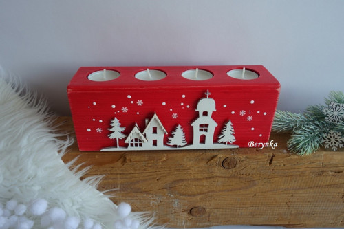 Dřevěný adventní svícen s vesničkou